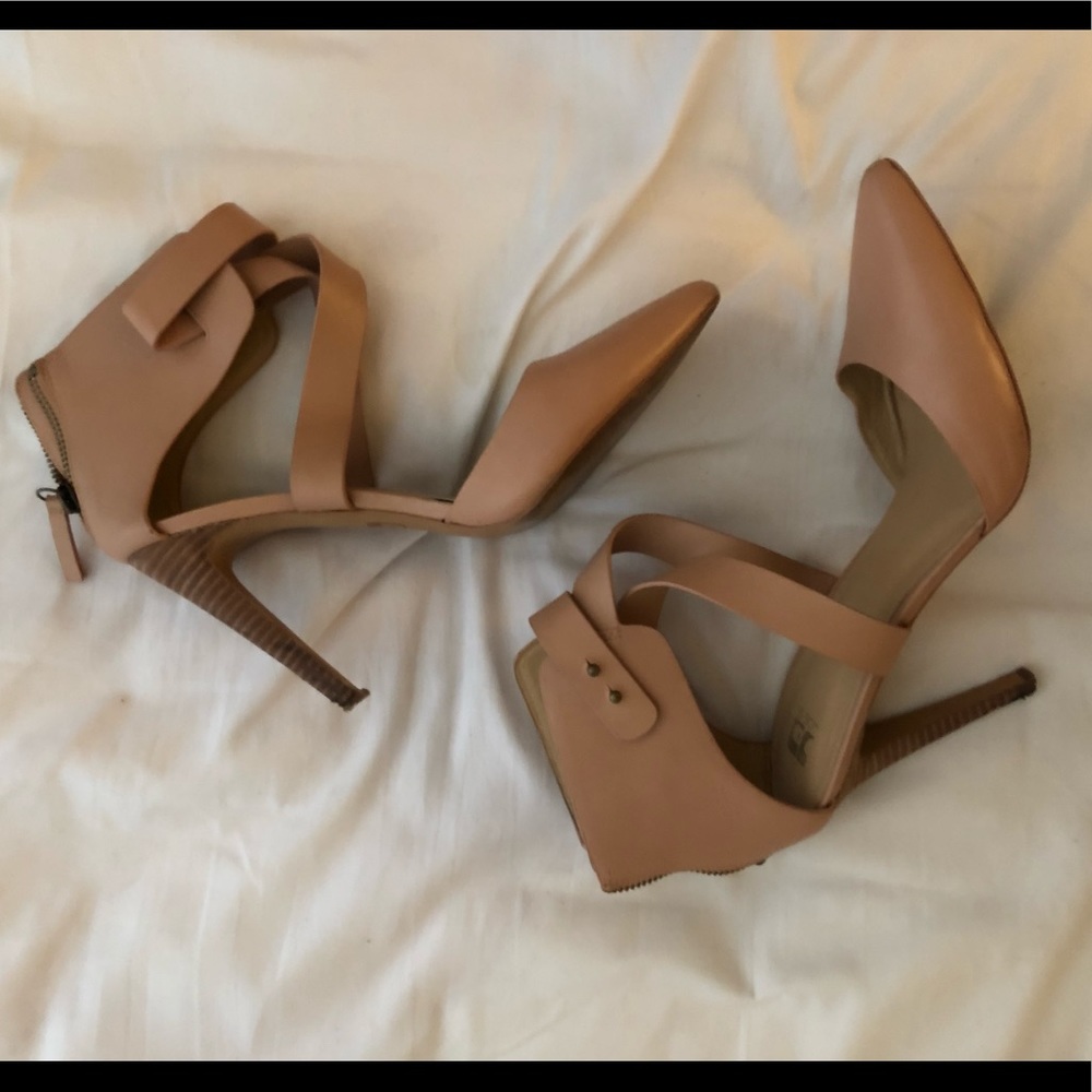 *MOVING SALE* Joes Nude Heels